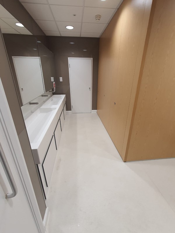 venesta-washrooms-veneer-toilet-cubicles-citibank-data-centre-hr